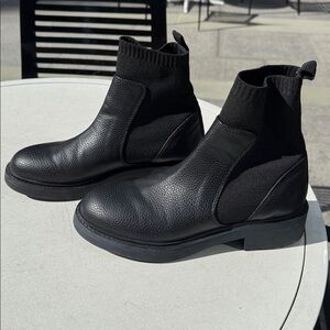 Bershka black pebbled Vegan leather Chelsea sock bootie size 7.5